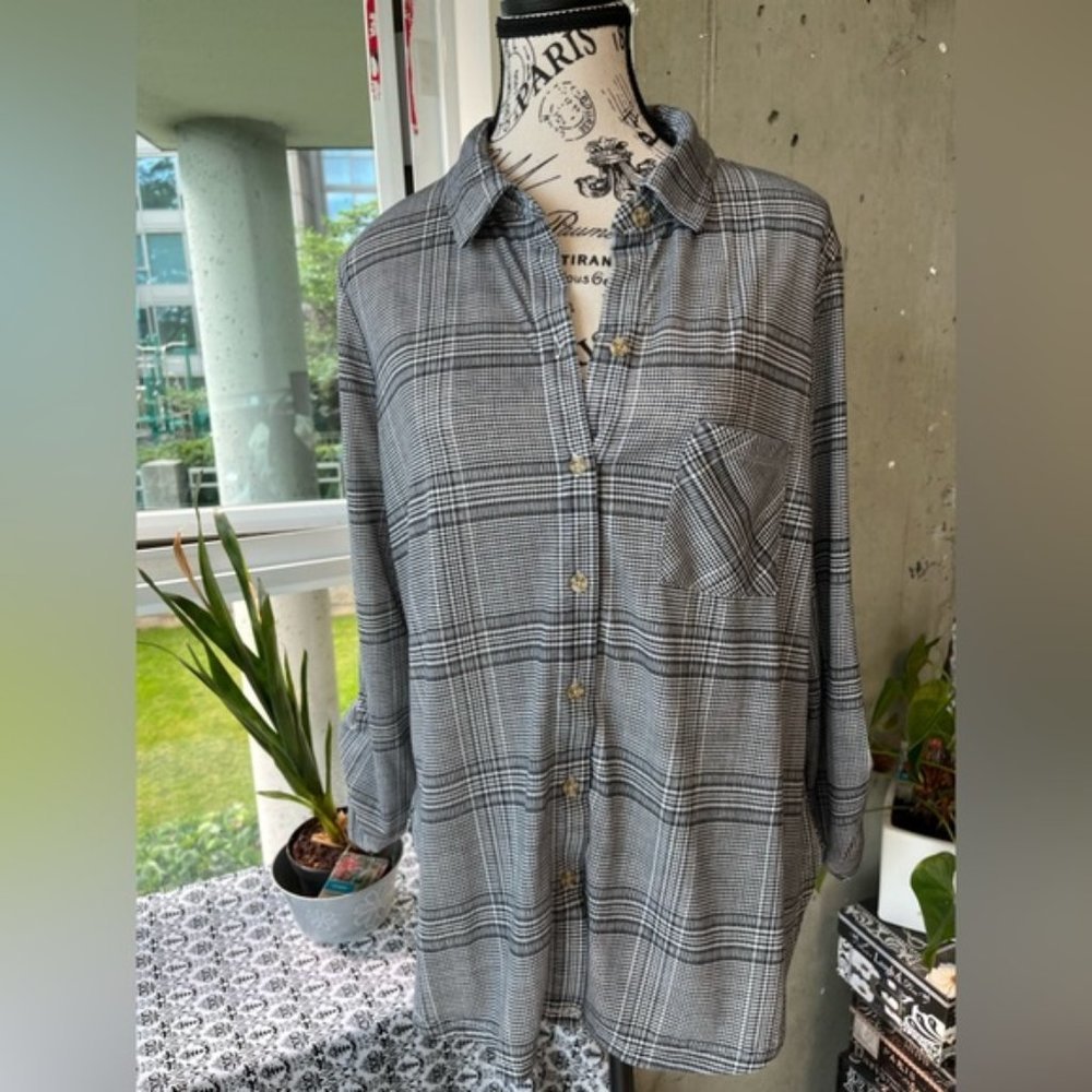 Polly & Esther button down blouse size XL, convertible sleeve (0257)​